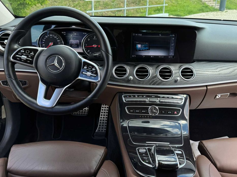 Mercedes Benz E220