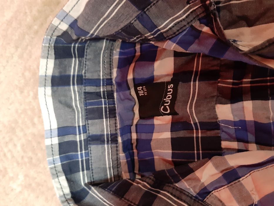 Продавам долнища, къси панталони, грейка, риза за момче.