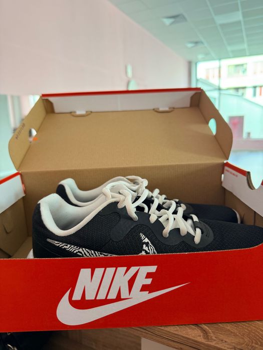 Нови маратонки NIKE