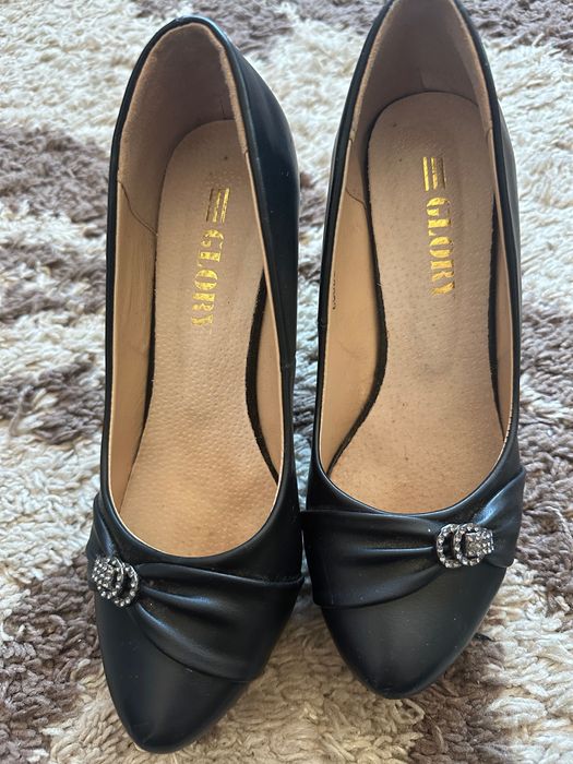 Официални обувки с ток 39-ти номер