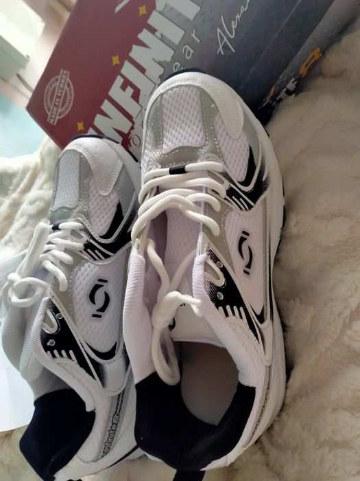 Бели дамски ежедневни маратонки pasione 38 размер