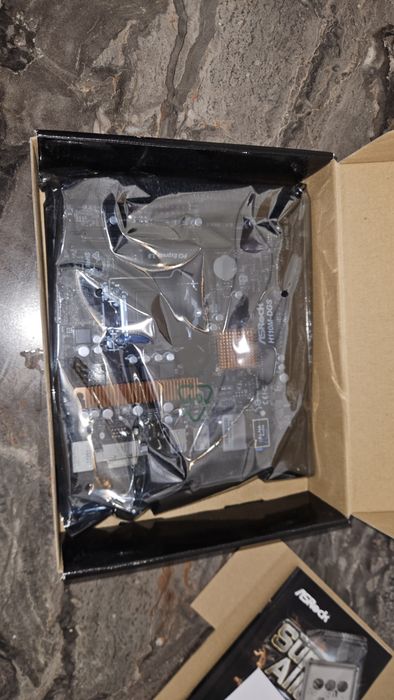 Vand placa de baza ASRock H110M-DGS 3.0
Placa este noua!