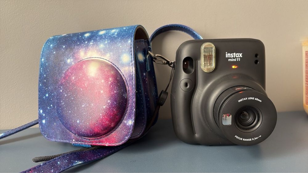 Продается фотооапарат instax 11mini