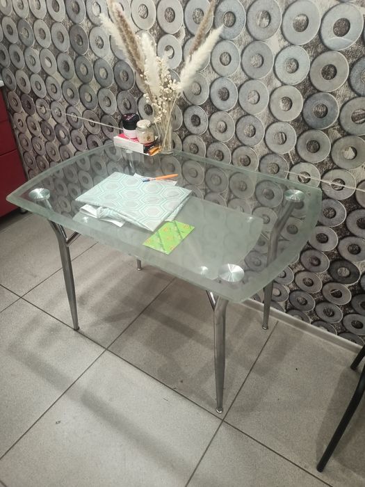 Продам стол кухонный