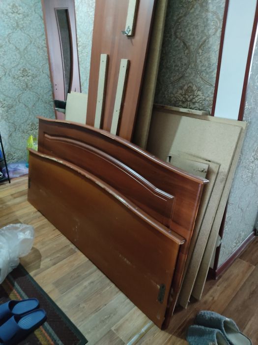 Спальный кровать б/у.