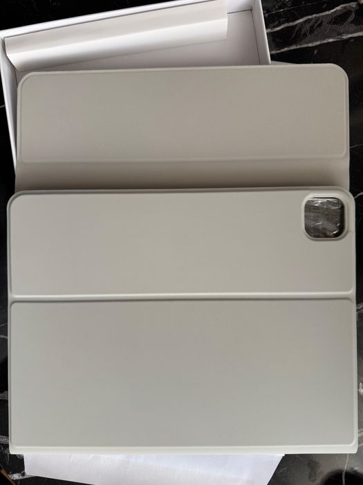 Husa cu tastatura iPad 11 Pro