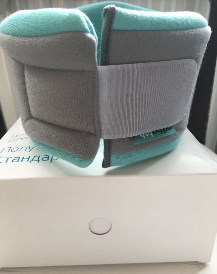 Шийна полутвърда яка