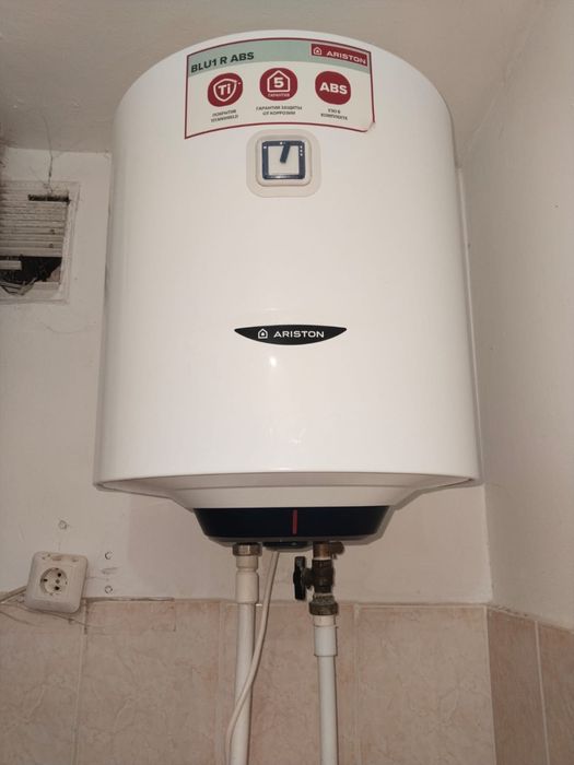 Продам водонагреватель Аристон