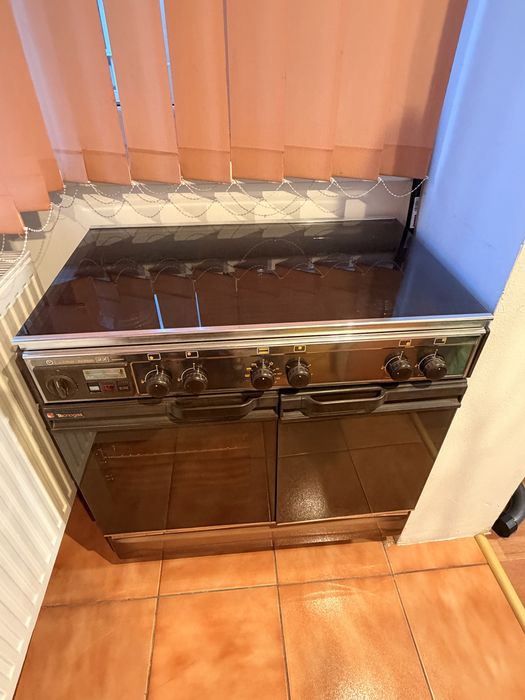 Aragaz italian Technogas tip Range Cooker – gaz/butelie + electric, cuptor, stare impecabilă