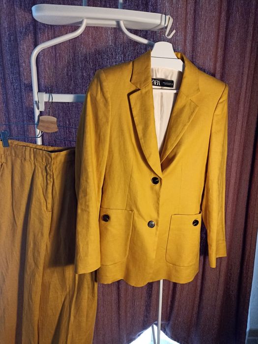 Costum din 100% in Zara , stare excelentă