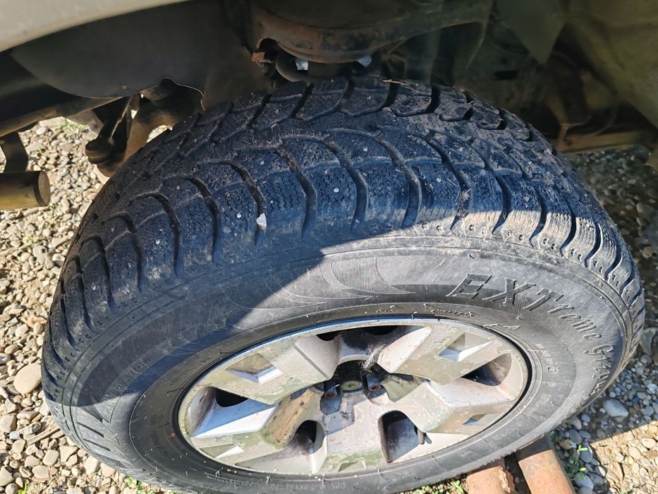 Jante plus anvelope 17 iarna cu ținte 6x139.7 off road