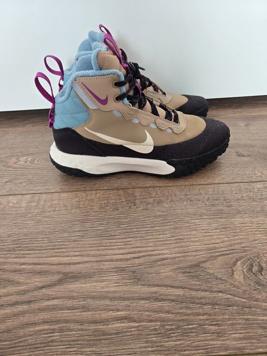 Маратонки Nike hikeda