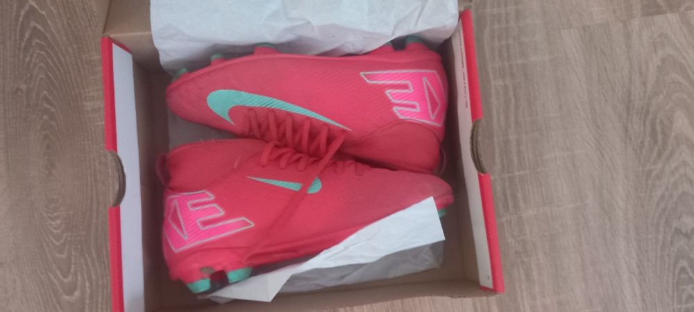 Vand ghete nike de fotbal cu crampoane