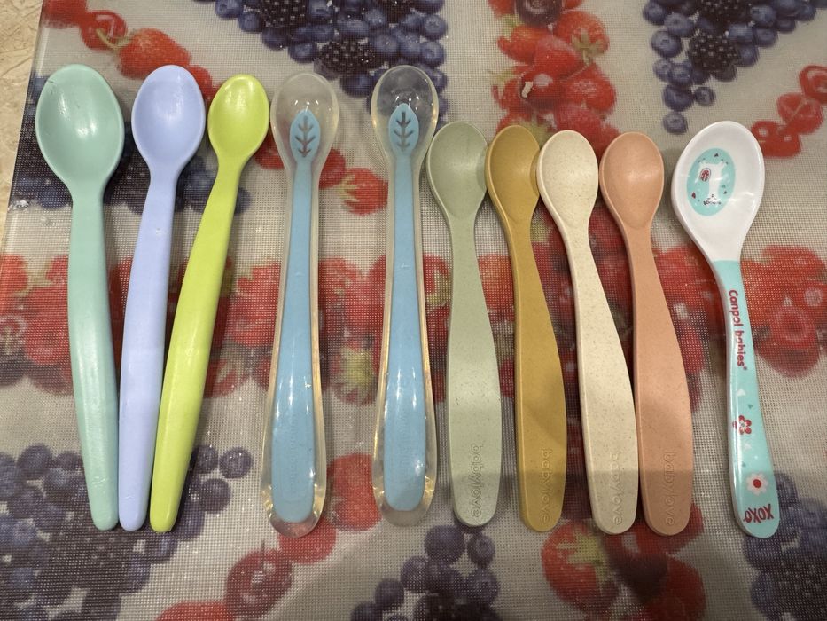 Прибори , шишета, купички за захранване