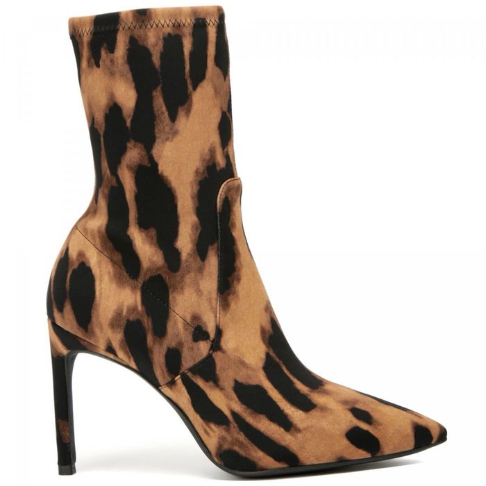 Ботильоны бренда Stuart Weitzman