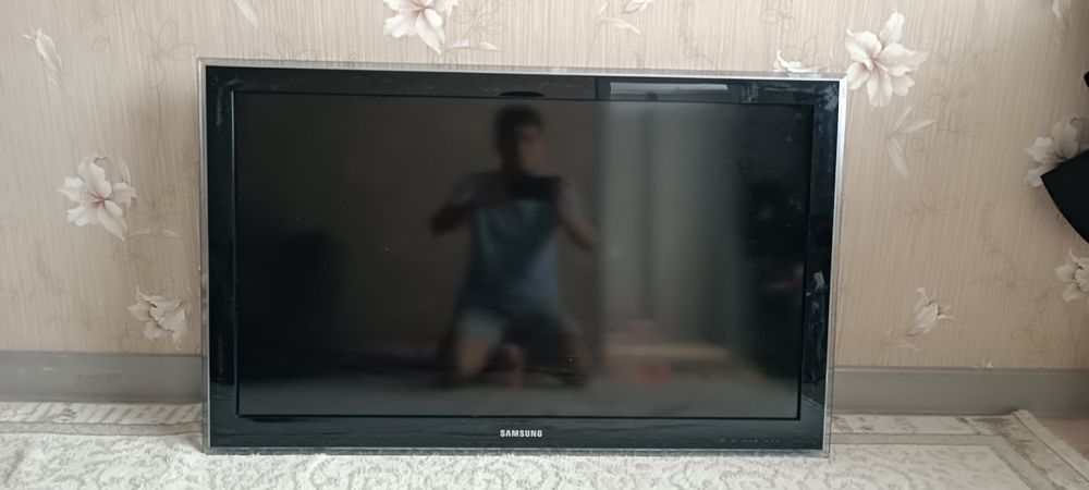 LED телевизор Самсунг