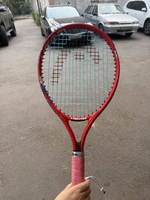 Теннисная ракетка