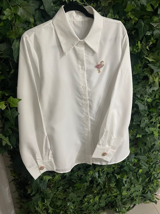 Елегантни бели ризи