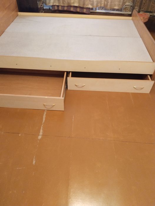 Кровать двуспальная