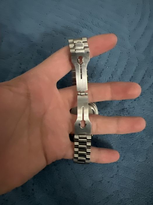 Часы наручные.