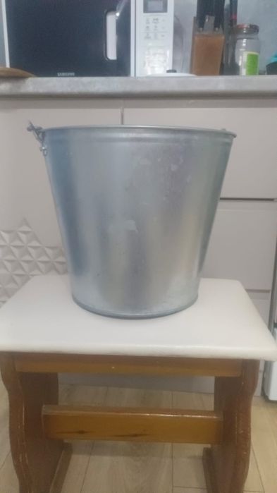 Металлический ведро