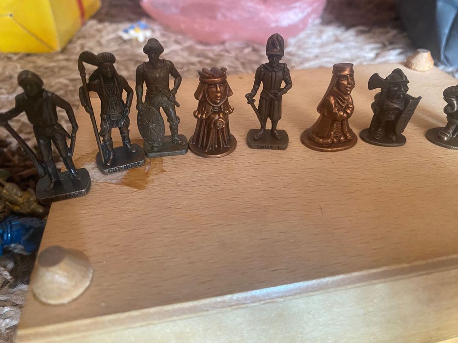 Стари метални войници киндер kinder