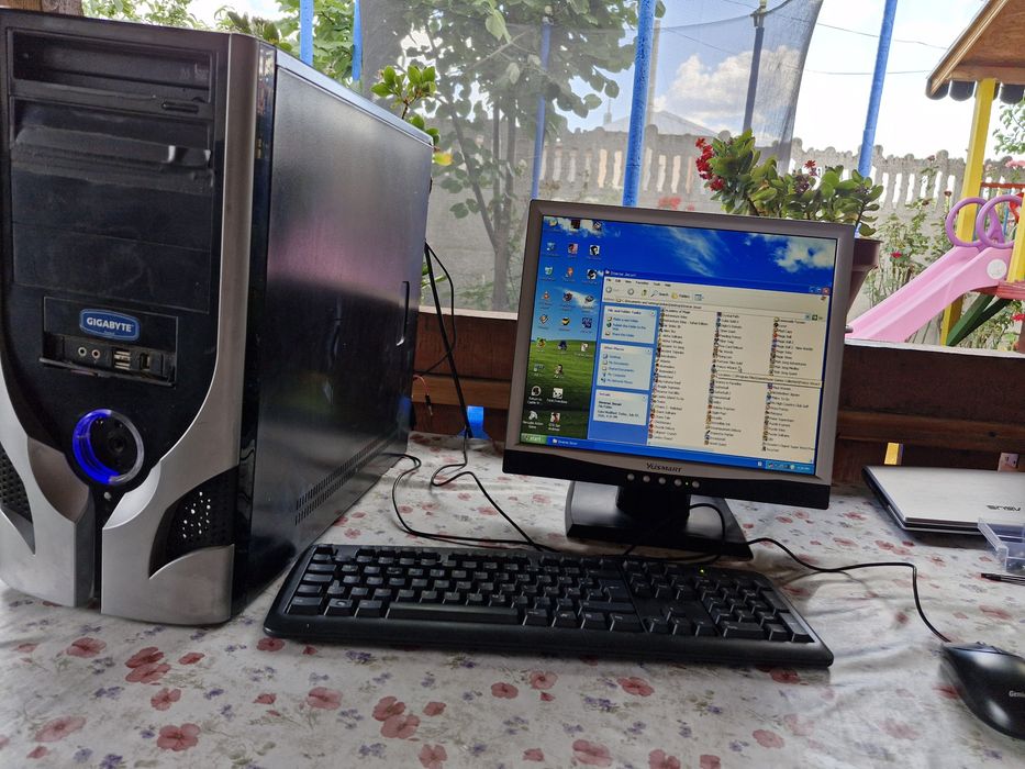 Pc retro cu jocuri si muzica  Windows xp