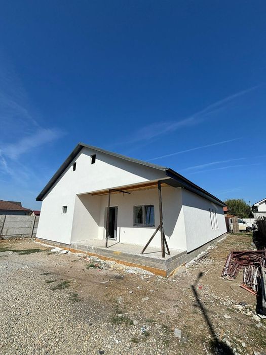 Vand case pe structura metalica