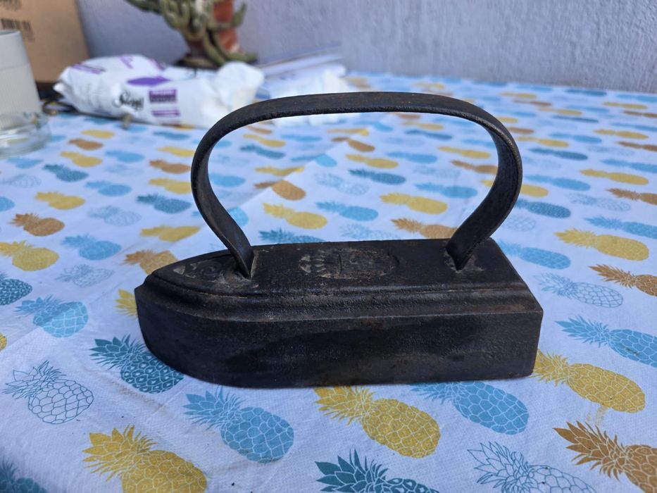 Vand 2 buc fier calcat vechi