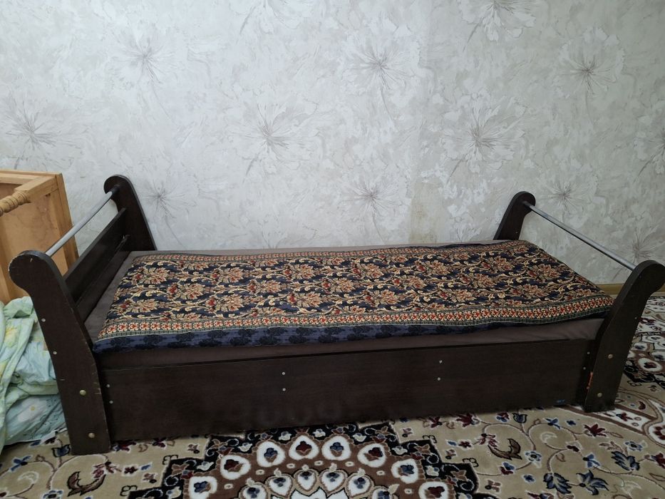 Диван целый большой