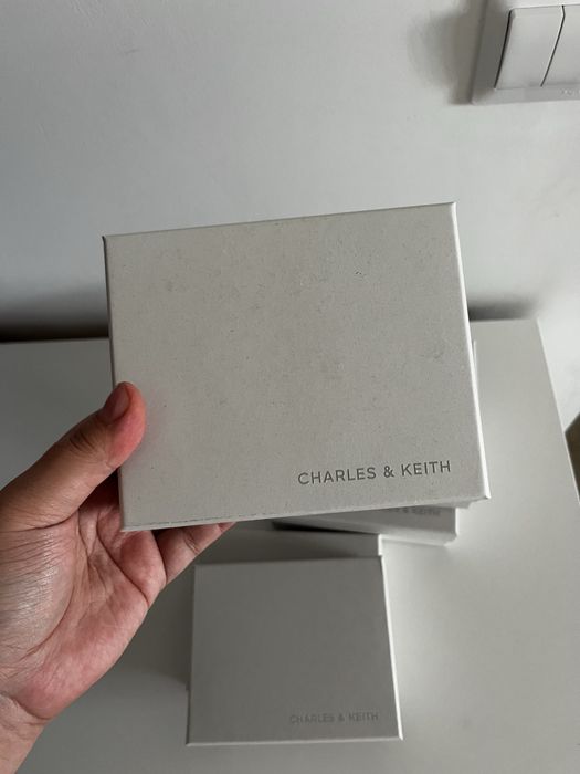 Продам картхолдер Charles & Keith