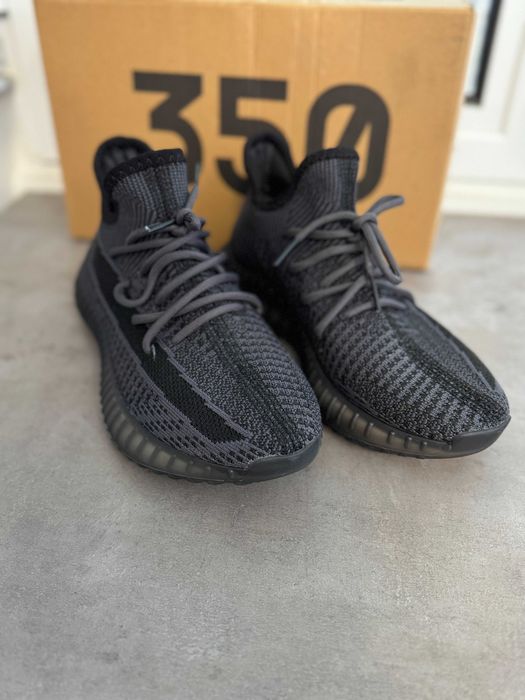 Adidasi Yeezy Boost 350 V2 - Adidas, Produs Nou Full Box, Premium Blk
