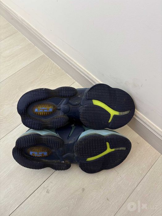 Оригинал! Баскетбольные кроссовки Nike LeBron 18 (размер 42,5)