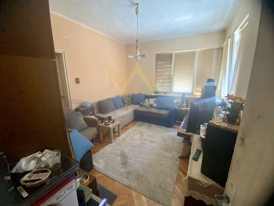 Продава се Многостаен апартамент в Бургас, Център - 134 кв.м за 2008 €/кв.м - Снимка #2