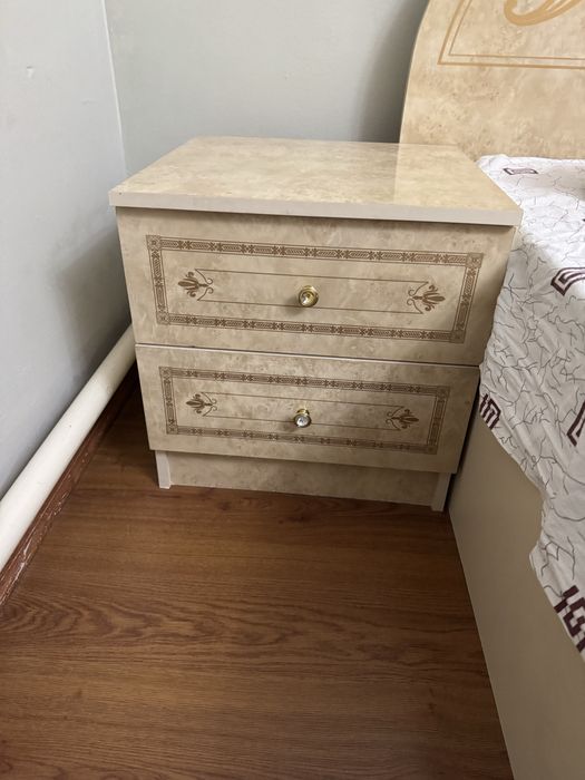 Продам спальный гарнитур