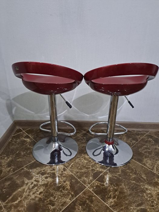 Продам 2 барных стула