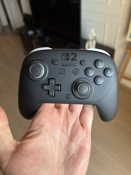 Nintendo Switch 2 + Pro Controller и аксесоари – отлично състояние