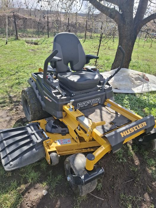 Tractoraș profesional Hustler raptor xdx eventual schimb cu auto ,atv