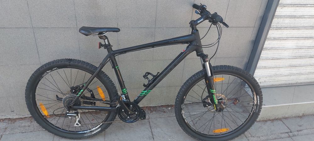 Продавам алуминиев байк Giant 27,5 цола, xl ра,мер