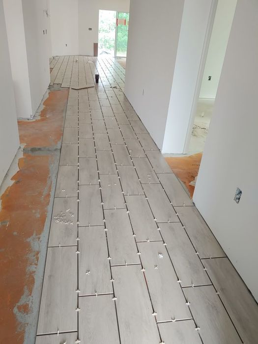 Execut Zugrăveli Faianță și Gresie