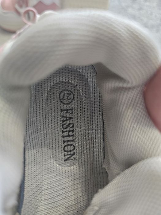 Продам красовки 2000