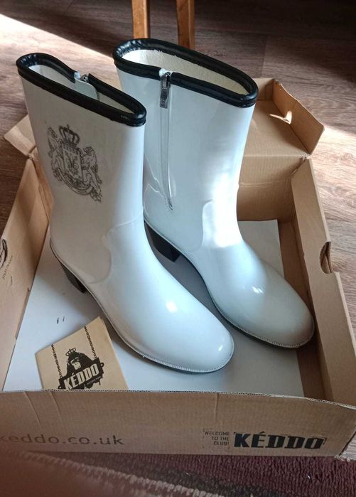 Сапоги резиновые, стильные