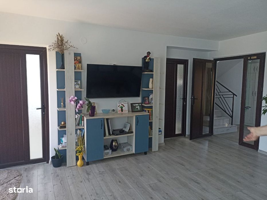 Casa D+P+E la intrare in Curtesti