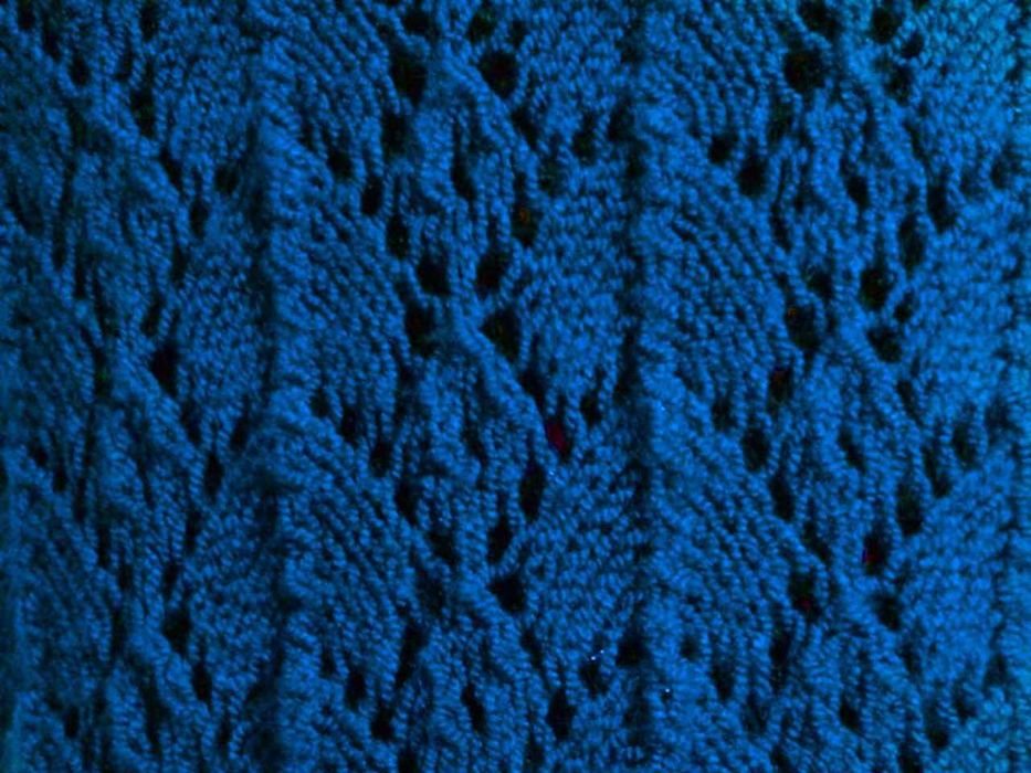 Вязаный пуловер ручной работы