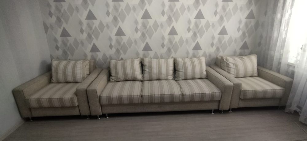 Продам диван с креслами
