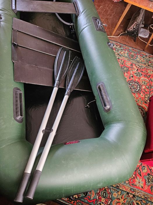 Гумена лодка с гребла