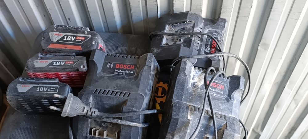 Продам зарядное устройство для Bosch