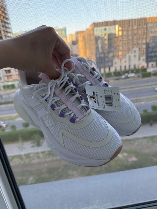 Продам кроссовки Adidas