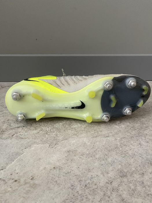 Продавам NIKE phantom