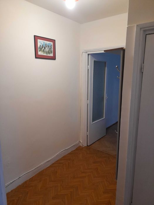 Propietar inchiriez apartament 3 camere ,etaj 1 Centru Complex Potcoava de aur